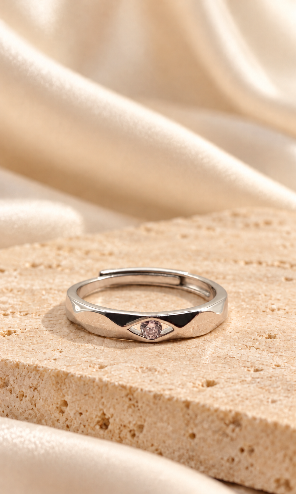 Bague Étincelle en argent 925 avec zircon sur travertin