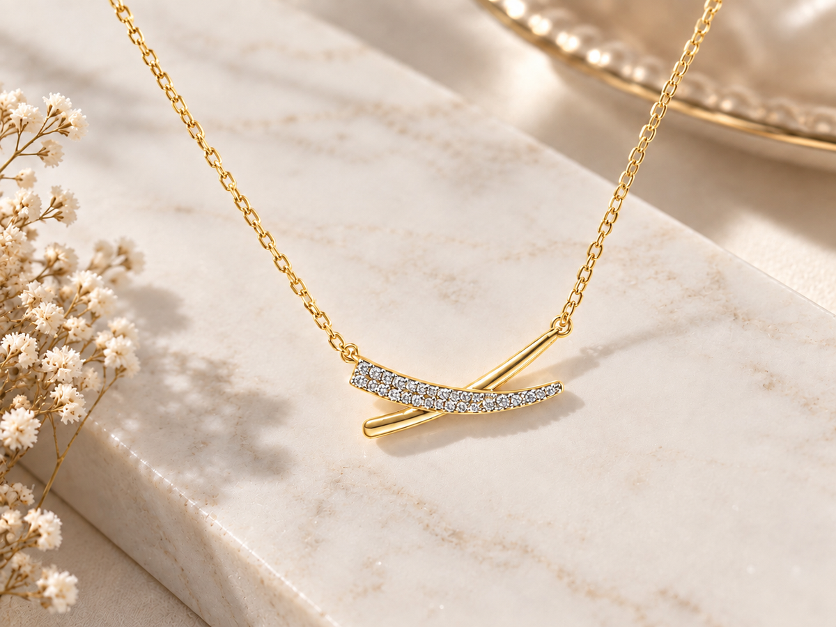Collier Destiny sur marbre – version argent